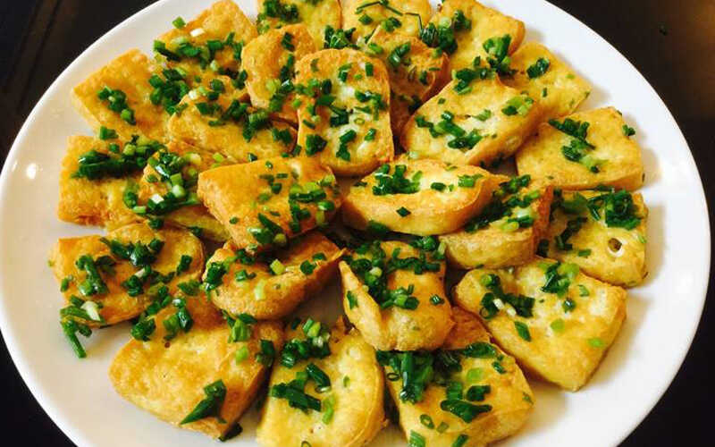 Đậu hũ rim hành tỏi