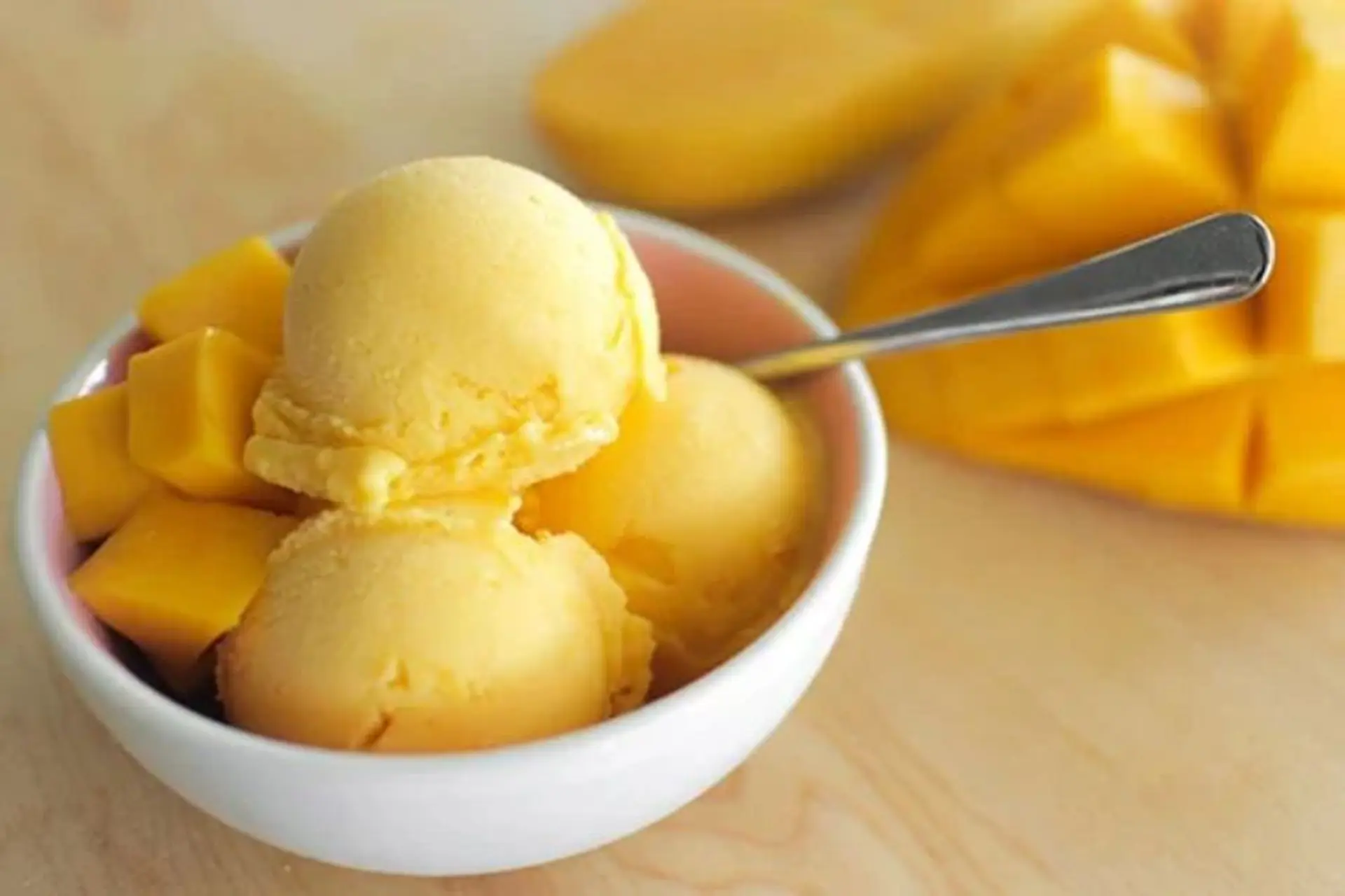 Kem xoài kiểu Thái