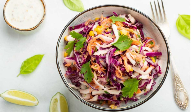 Salad bắp cải tím sốt mè rang