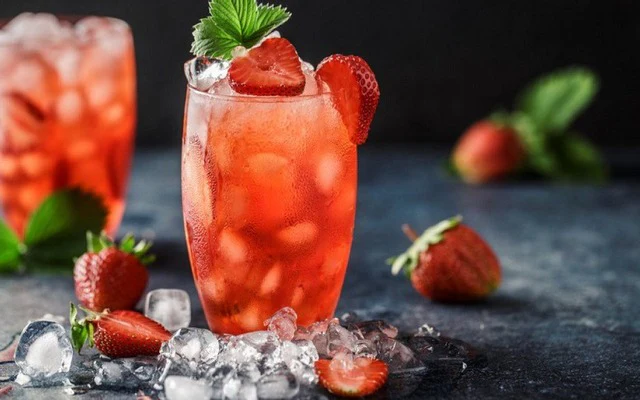 Trà dâu tươi lạnh