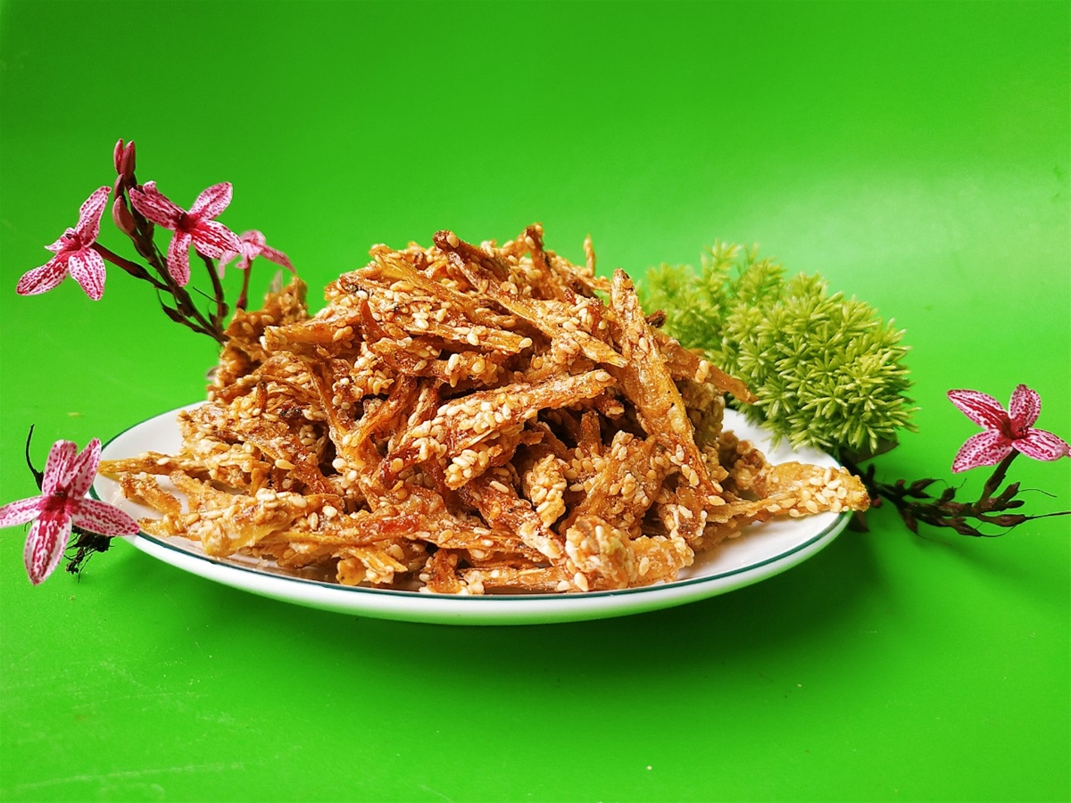 Cá cơm khô tẩm mè