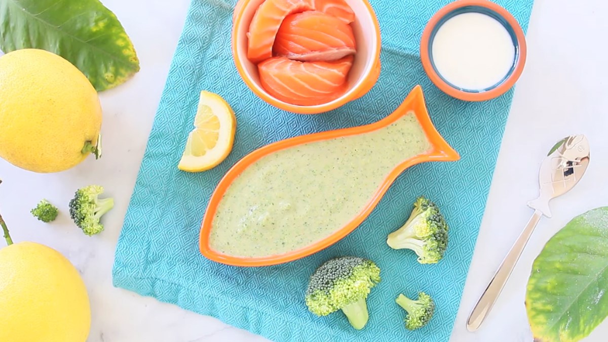 Cá hồi hấp băm nhỏ trộn cháo loãng