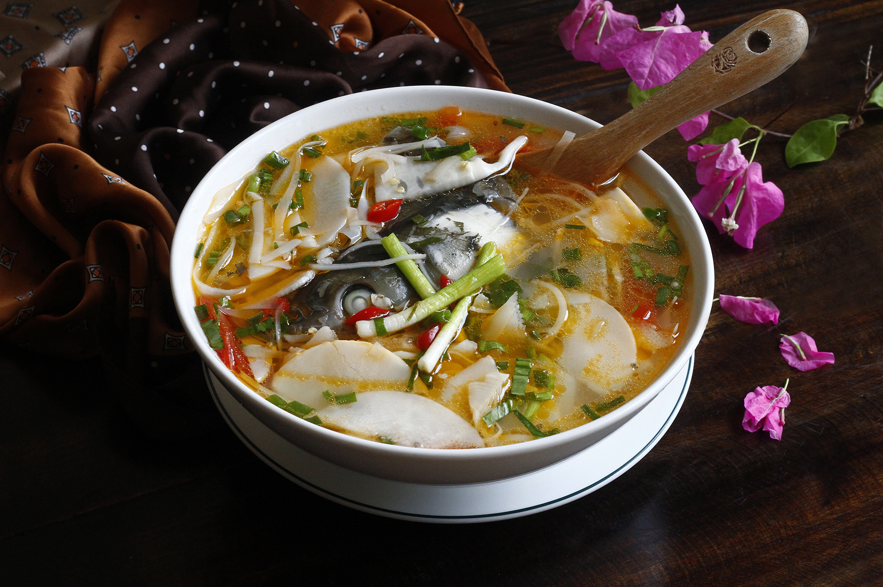 Canh cá thu nấu dưa chua