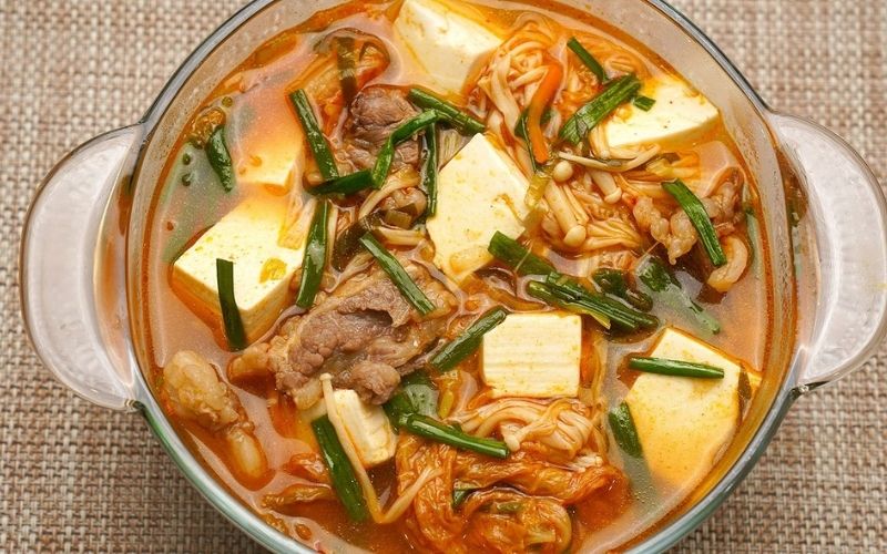 Canh kim chi đậu phụ cay