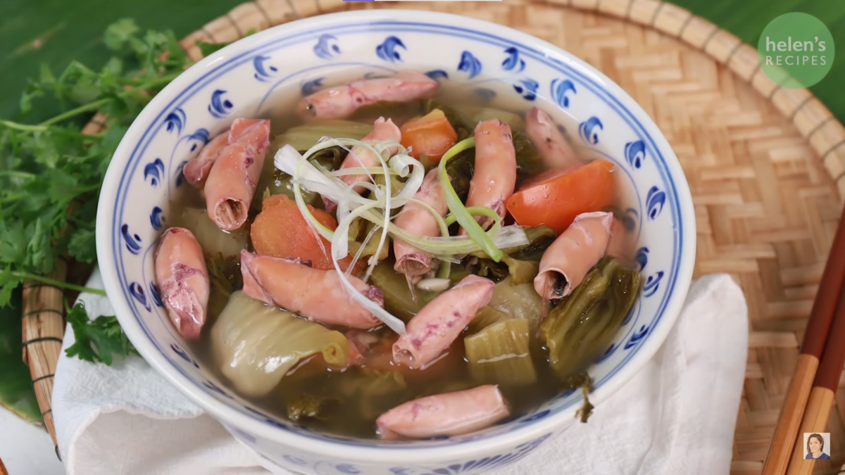 Canh mực nấu dưa chua