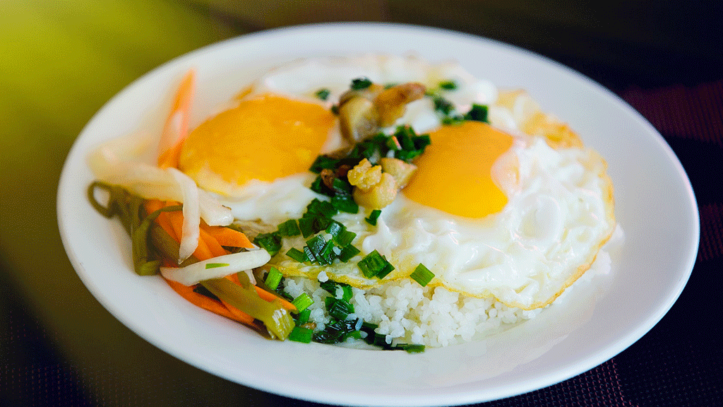 Cơm tấm trứng ốp la