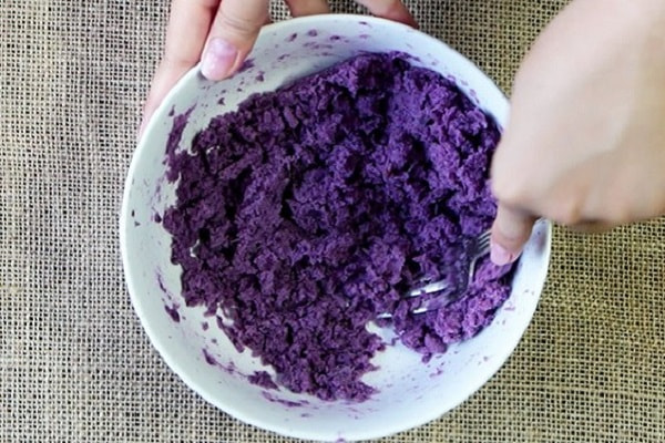 Khoai môn hấp tán nhuyễn