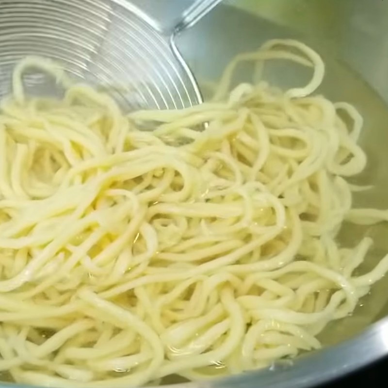 Mì trứng luộc mềm cắt ngắn (không nêm)