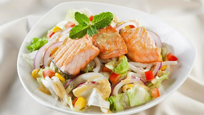 Salad hải sản sốt mè