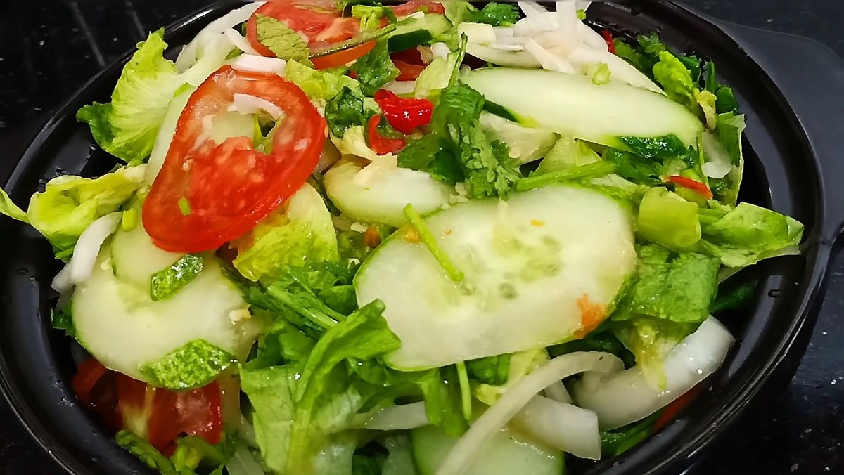 Salad rau trộn dầu giấm