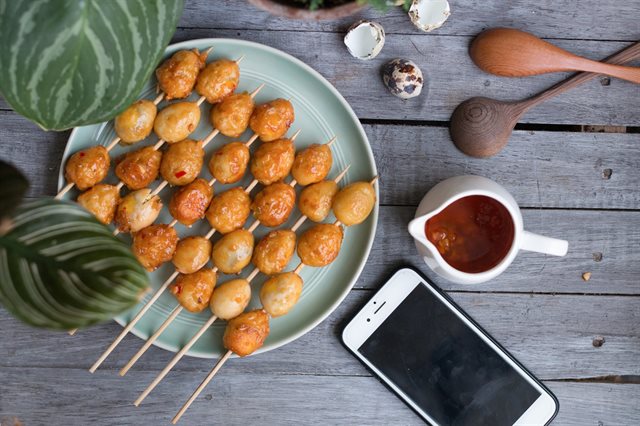 Xiên trứng cút nướng